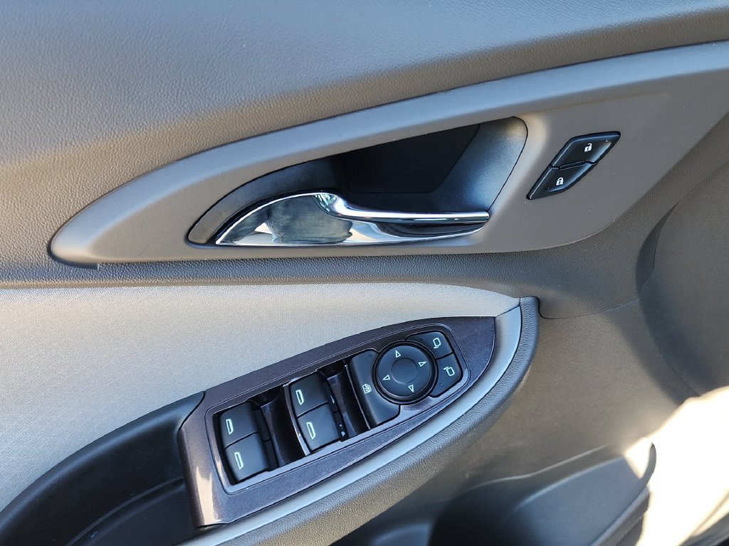 Used 2021 Chevrolet Malibu LS FWD image 13