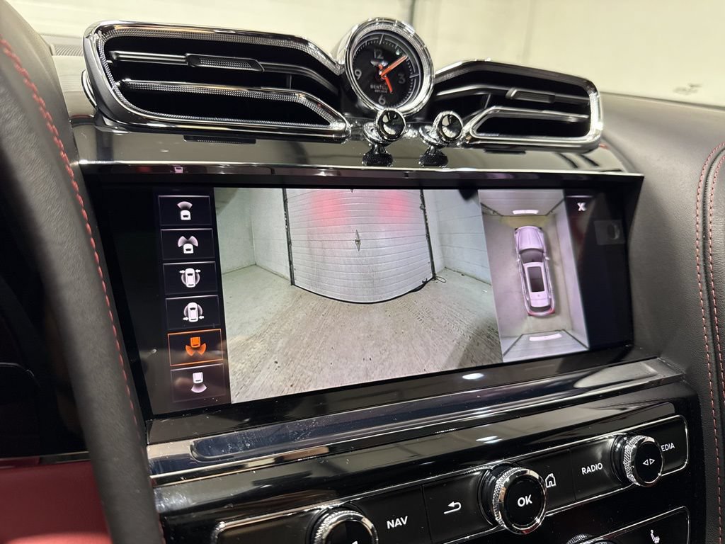 Used 2023 Bentley Bentayga AWD/4WD image 28