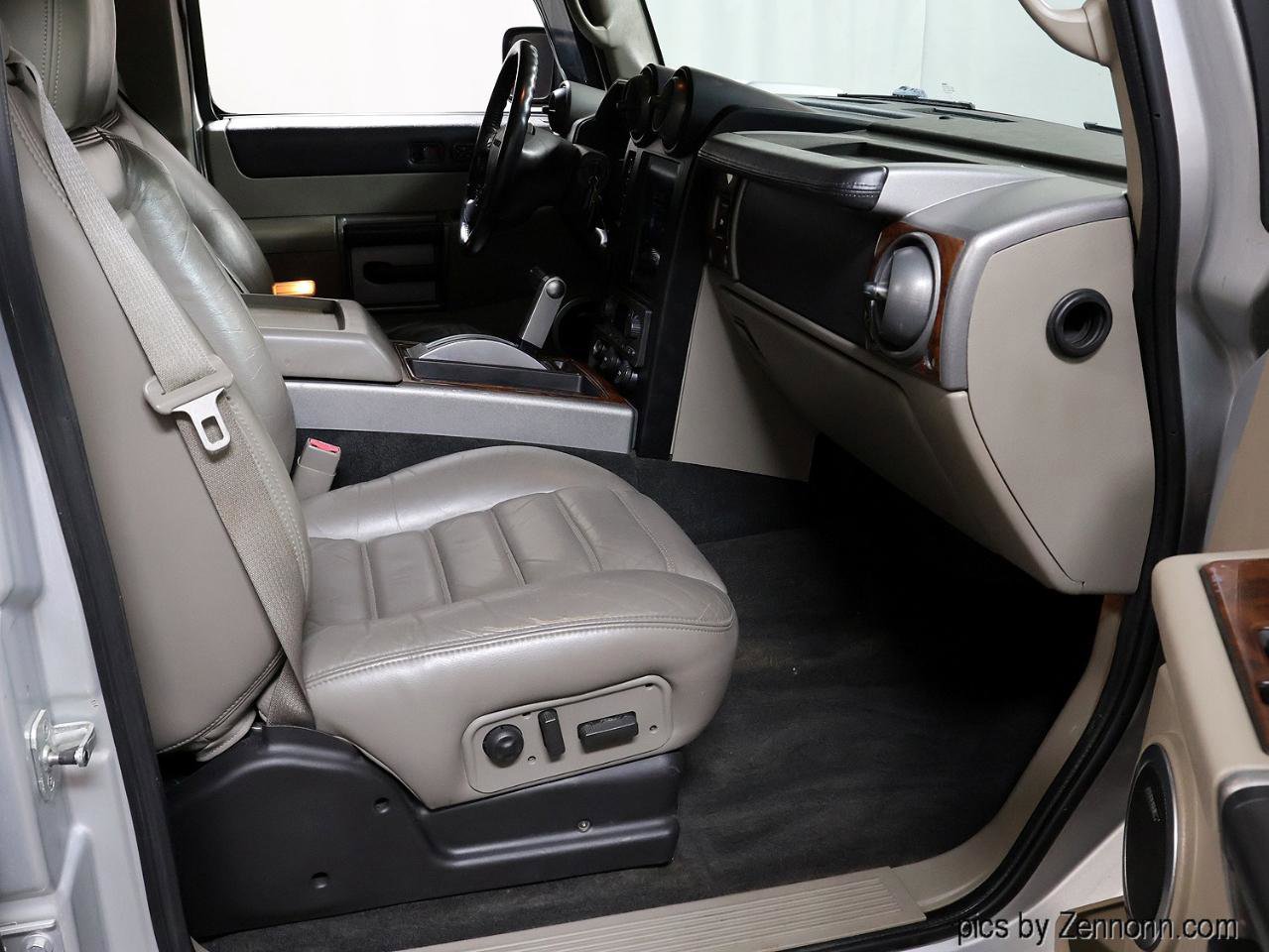 Used 2003 HUMMER H2 w/ Preferred Equipment Group image 25