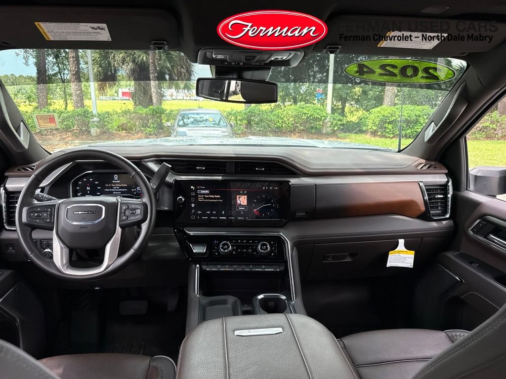 Used 2024 GMC Sierra 2500 Denali AWD/4WD image 9