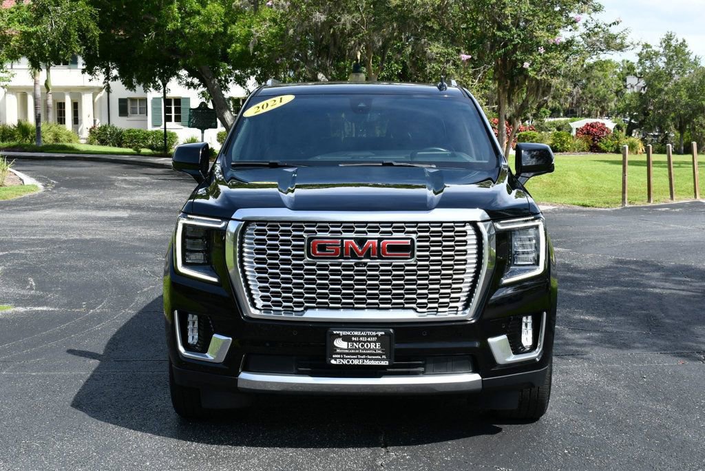 Used 2021 GMC Yukon Denali w/ Denali Premium Package image 9