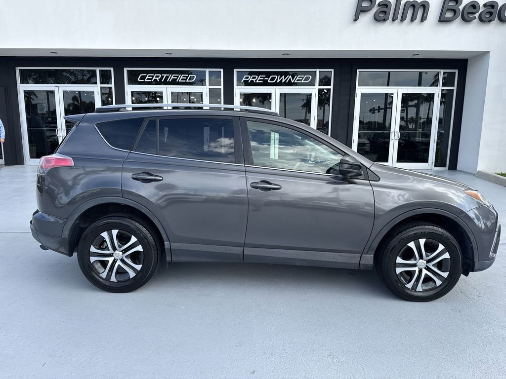 Used 2017 Toyota RAV4 LE FWD image 5