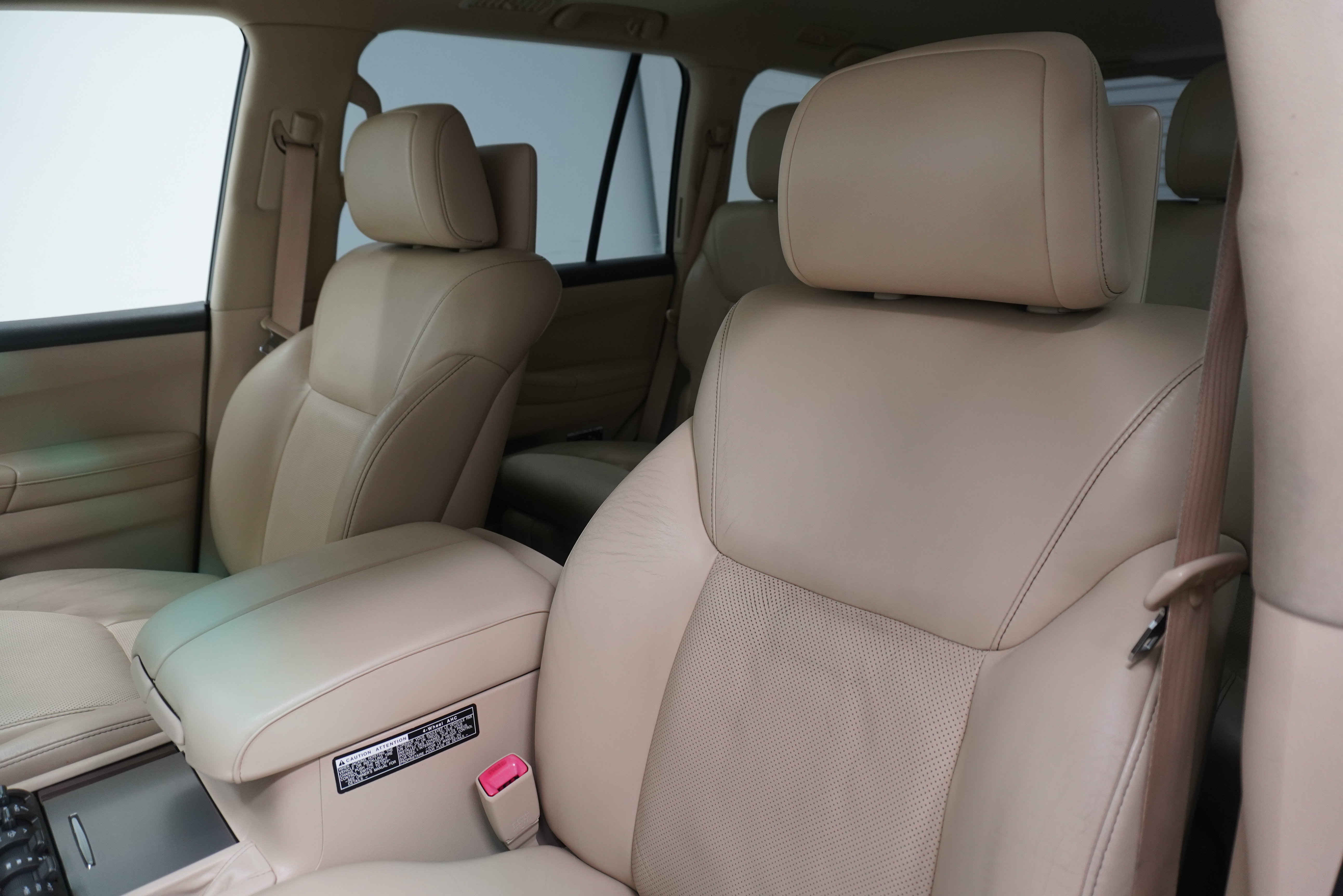 Used 2013 Lexus LX 570 4WD w/ Luxury Pkg w/Pre-crash image 11