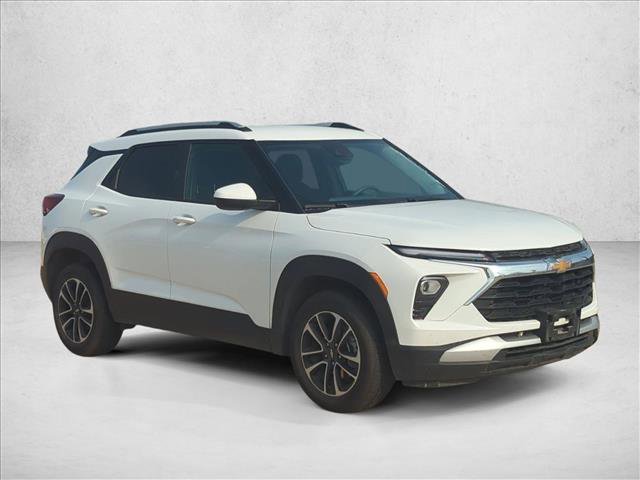 Used 2025 Chevrolet TrailBlazer LT image 2