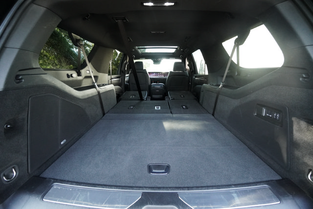 Used 2025 Cadillac Escalade ESV Sport AWD/4WD image 27