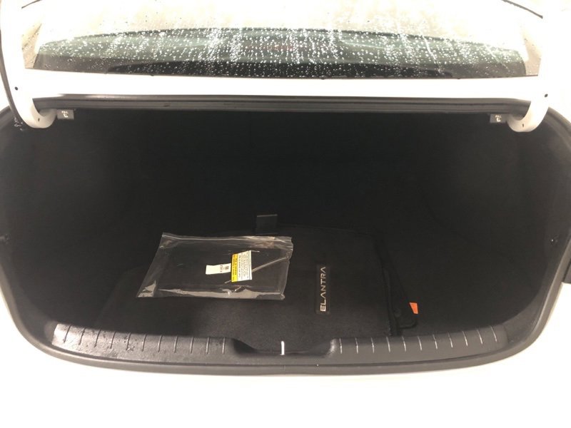 Used 2023 Hyundai Elantra Limited w/ Cargo Package image 8