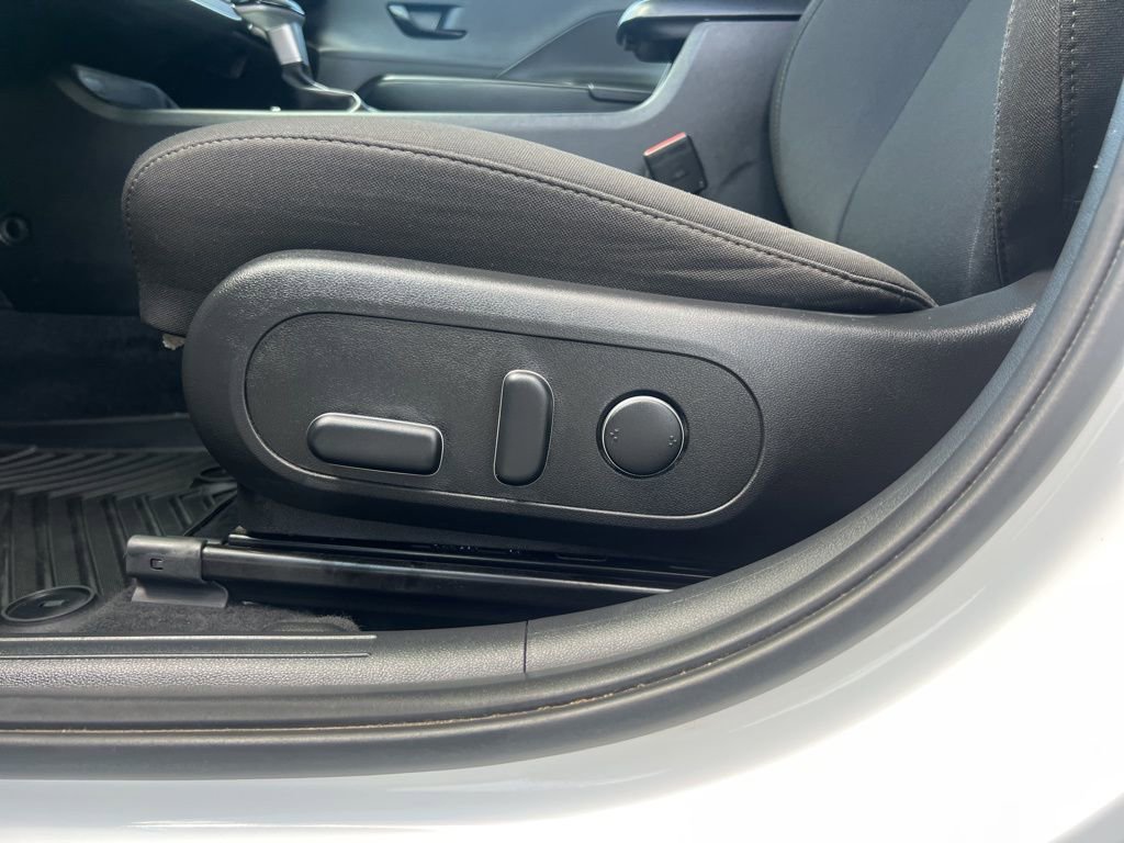 Used 2025 Hyundai Kona SEL AWD/4WD image 25