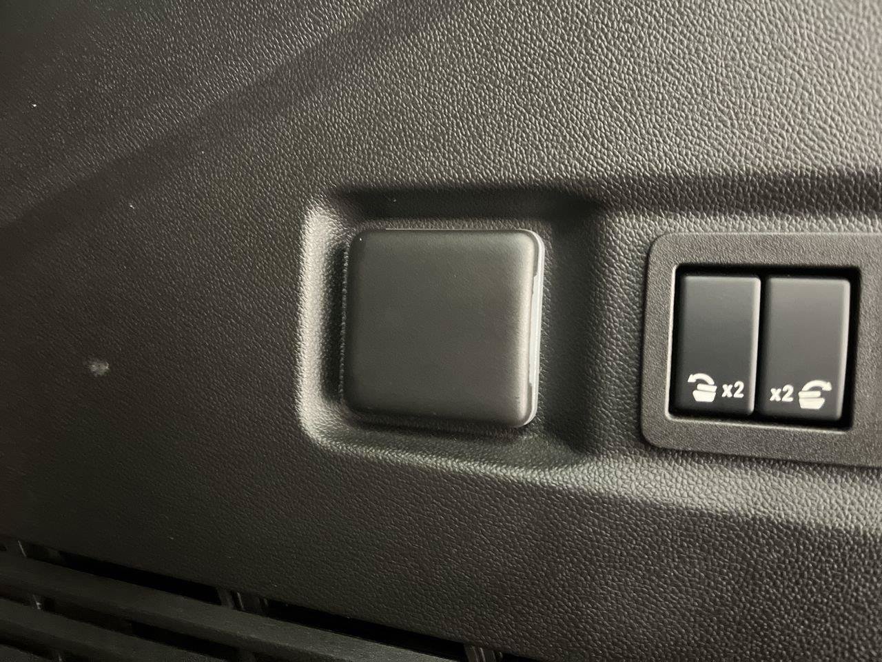 Certified 2024 Chevrolet Tahoe Premier AWD/4WD image 32