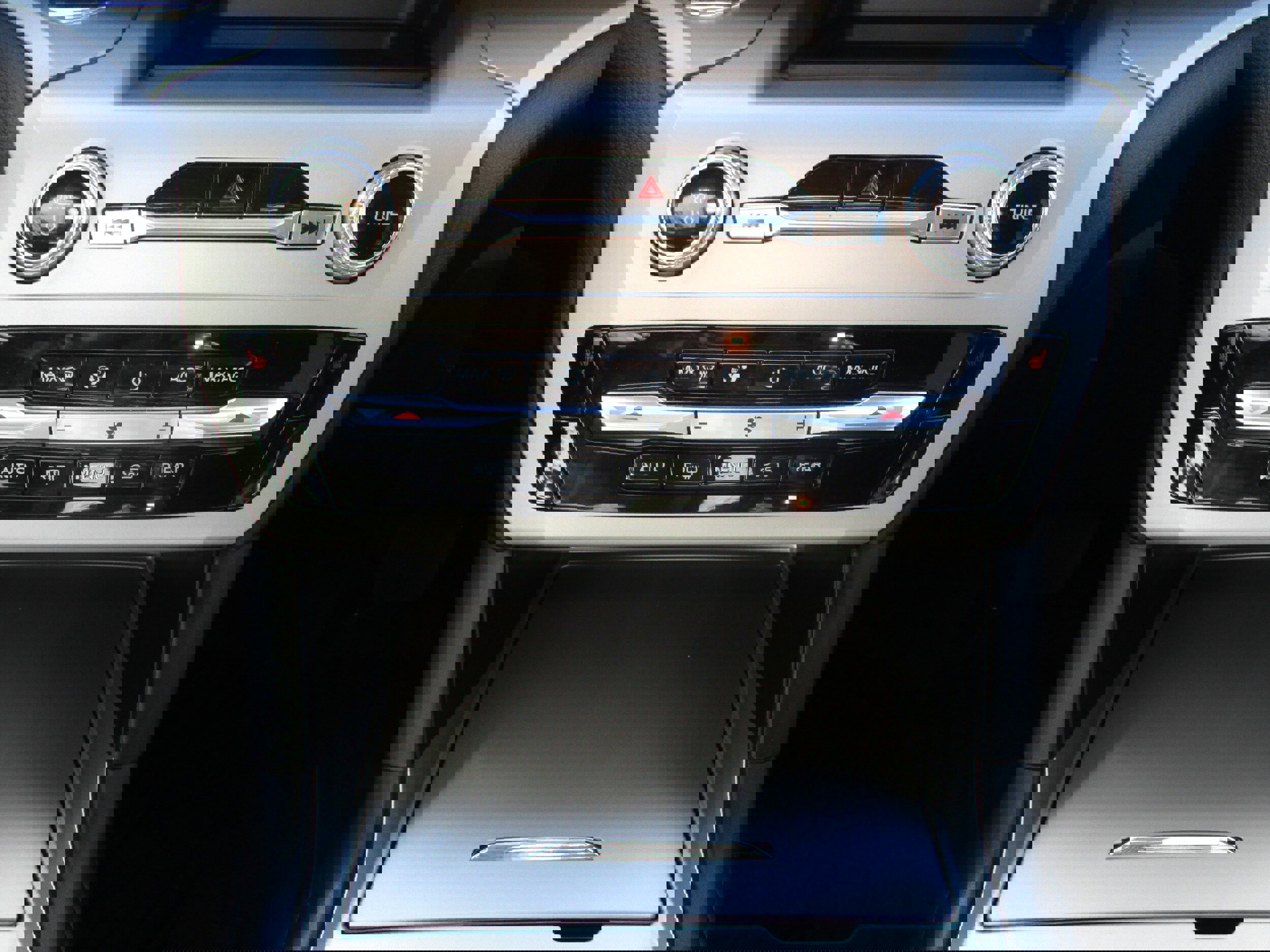 Used 2023 Ford Explorer XLT image 28