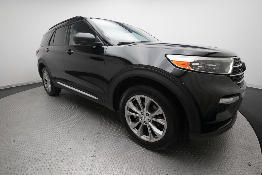 Used 2023 Ford Explorer XLT w/ Equipment Group 202A AWD/4WD image 38