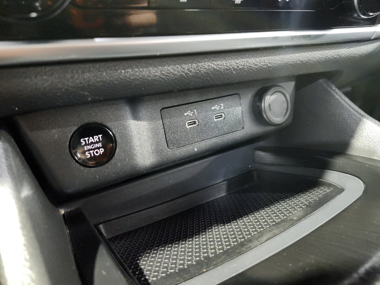 Used 2024 Nissan Rogue S AWD/4WD image 18