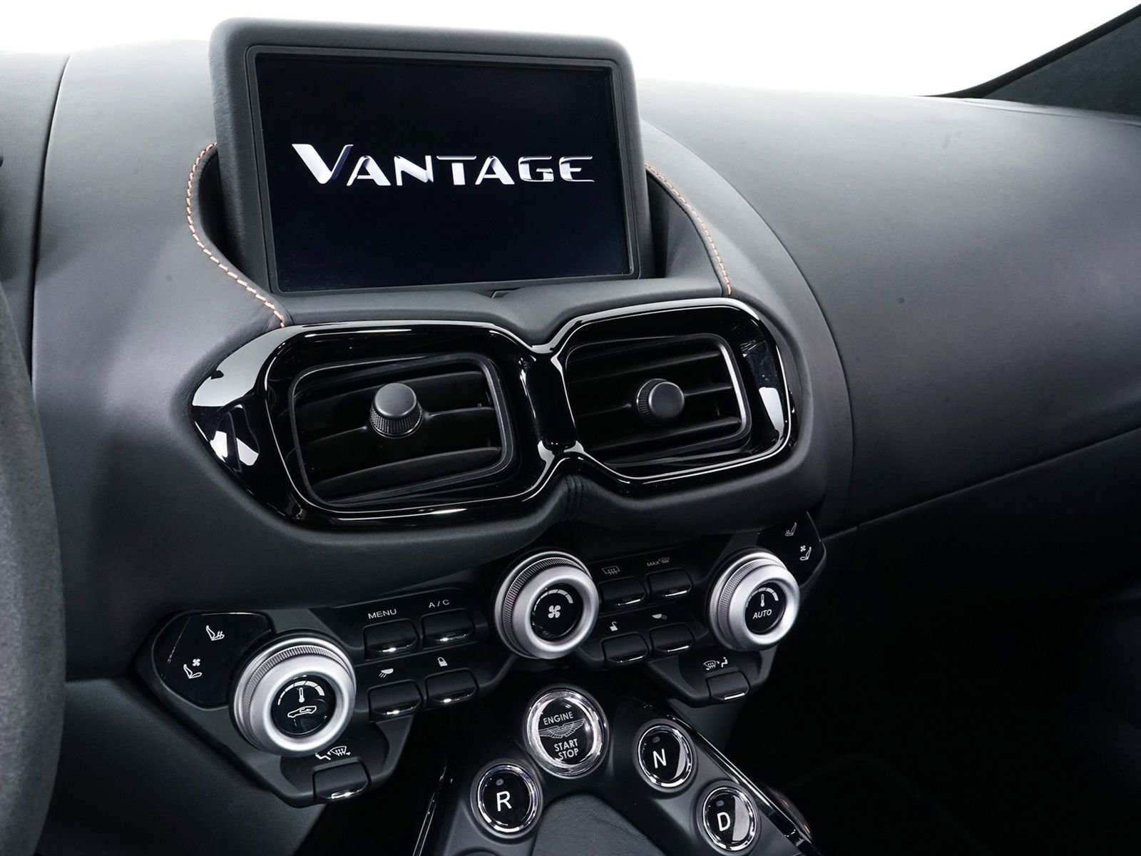 Used 2020 Aston Martin V8 Vantage Coupe image 27