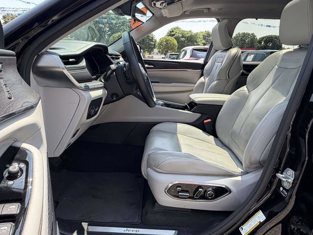 Certified 2021 Jeep Grand Cherokee L Overland w/ Luxury Tech Group IV AWD/4WD image 16