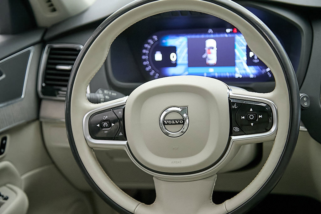Certified 2024 Volvo XC90 B6 Plus w/ Protection Package Premier AWD/4WD image 27