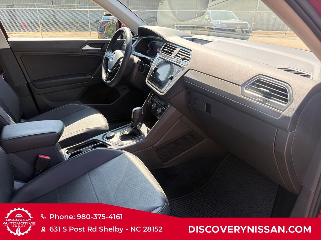 Used 2020 Volkswagen Tiguan SEL AWD/4WD image 45