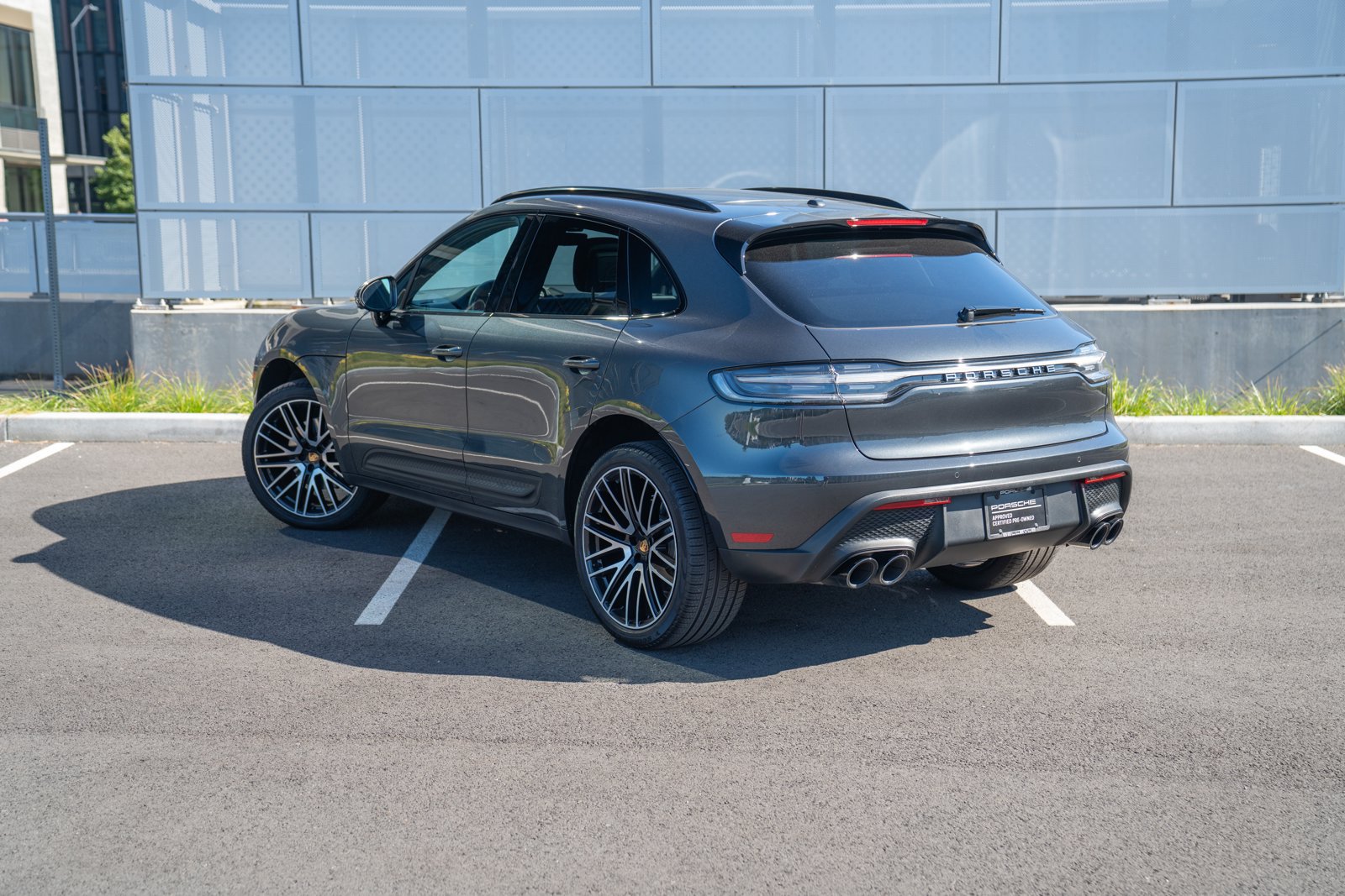 Certified 2026 Porsche Macan AWD/4WD image 3