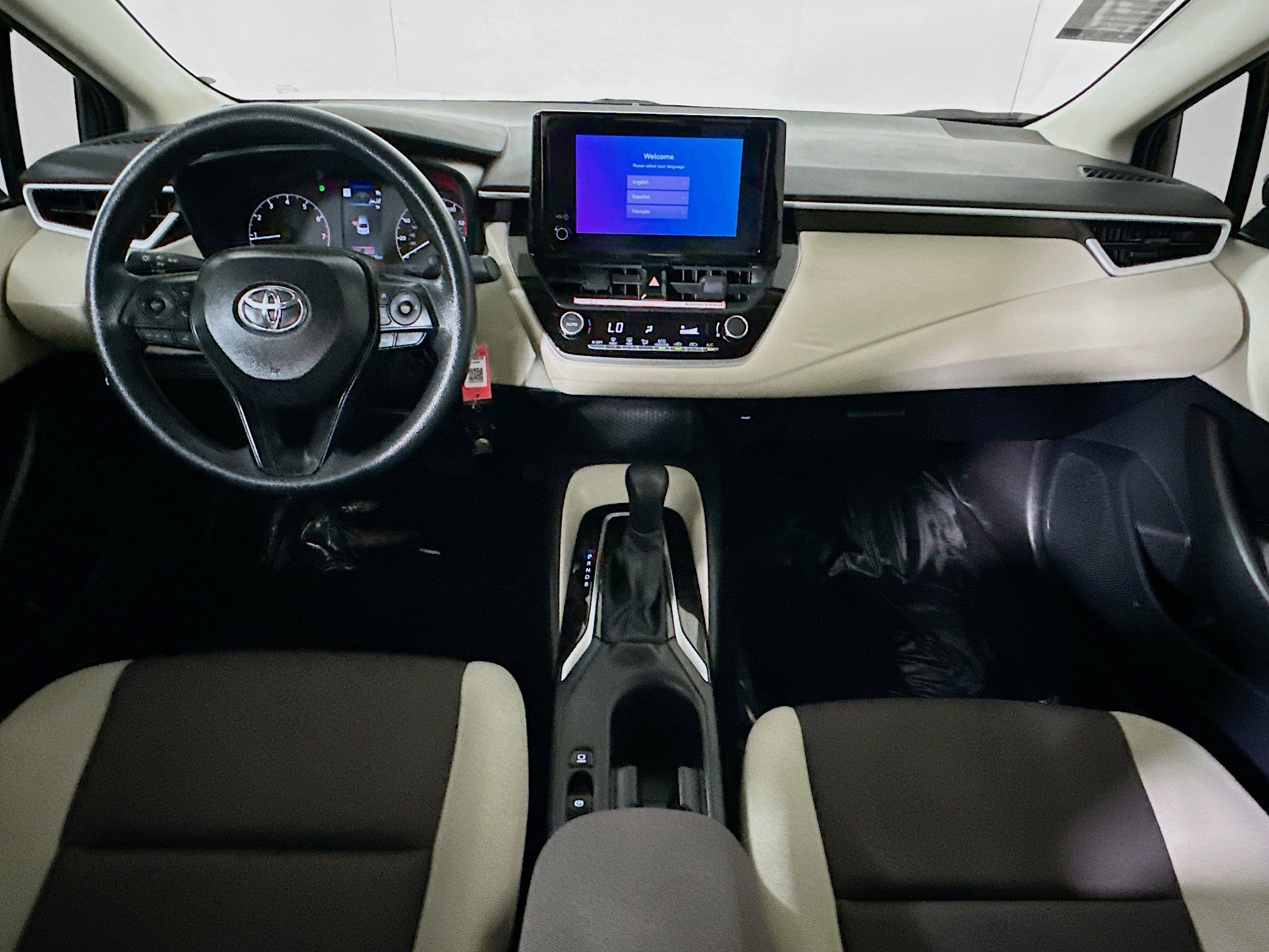 Used 2025 Toyota Corolla LE image 26