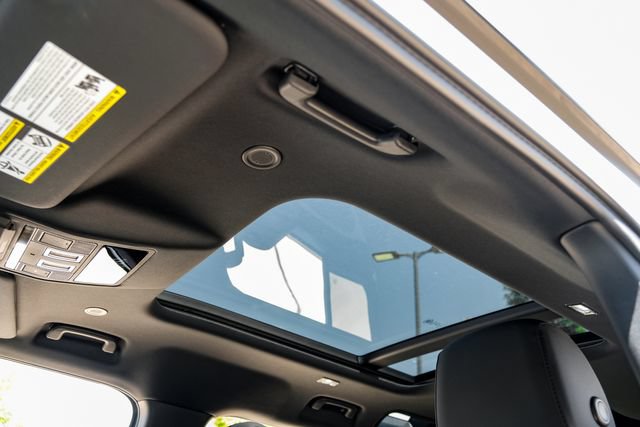 New 2026 Land Rover Defender 110 X-Dynamic SE AWD/4WD image 4