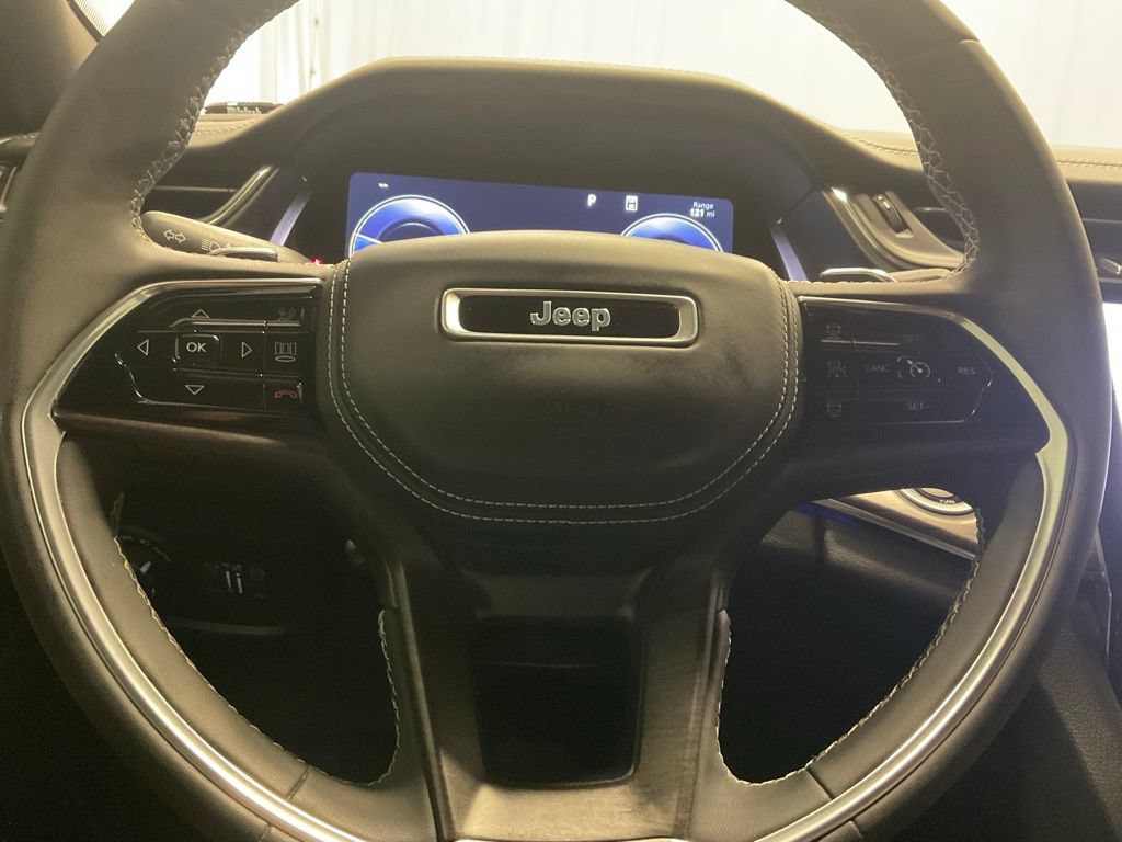 Used 2023 Jeep Grand Cherokee Overland w/ Luxury Tech Group IV AWD/4WD image 7