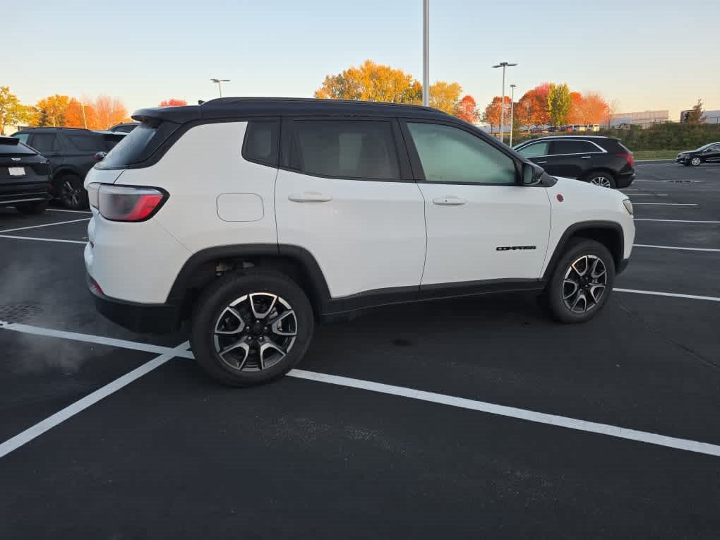 Used 2024 Jeep Compass Trailhawk AWD/4WD image 3