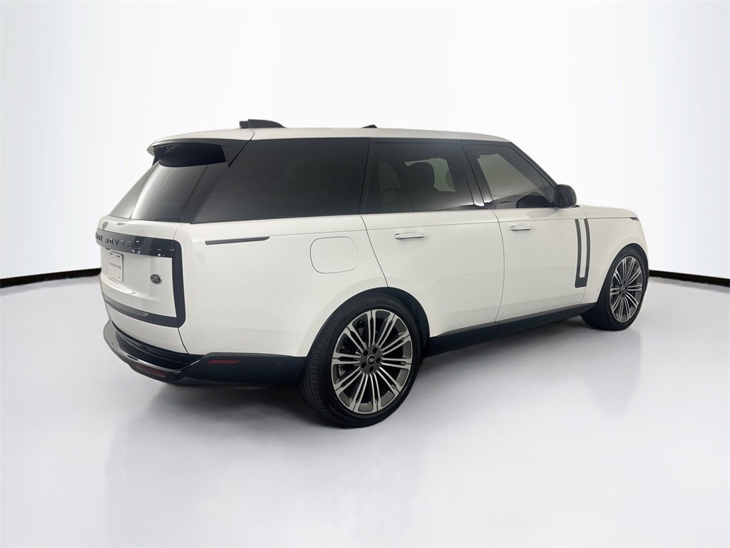 Used 2023 Land Rover Range Rover SE image 5