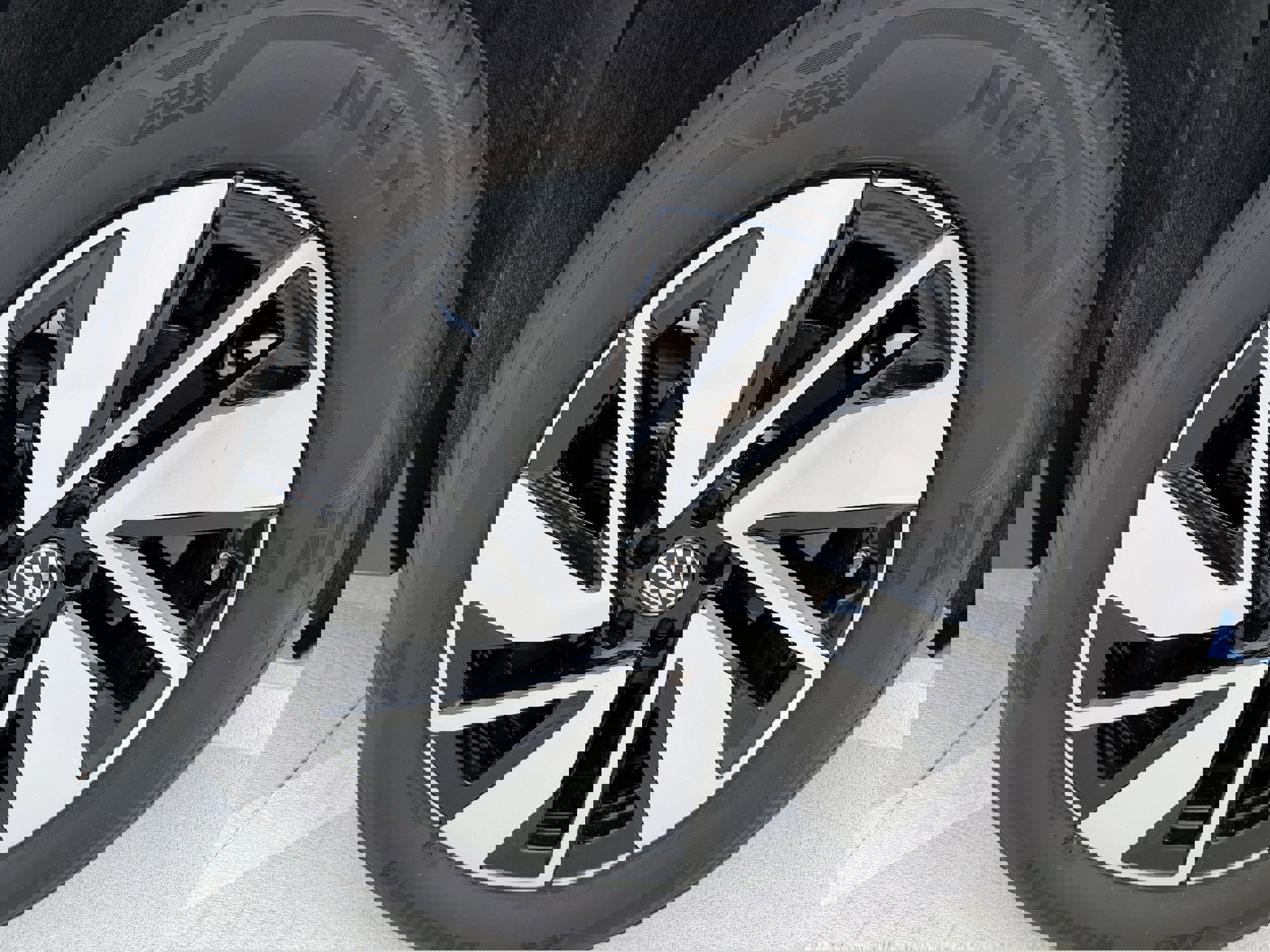 New 2026 Volkswagen Atlas SE image 32