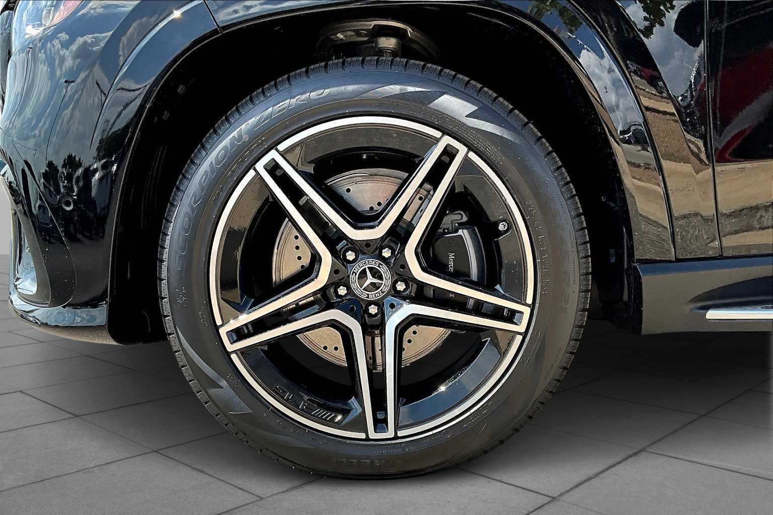 New 2026 Mercedes-Benz GLS 450 4MATIC image 21