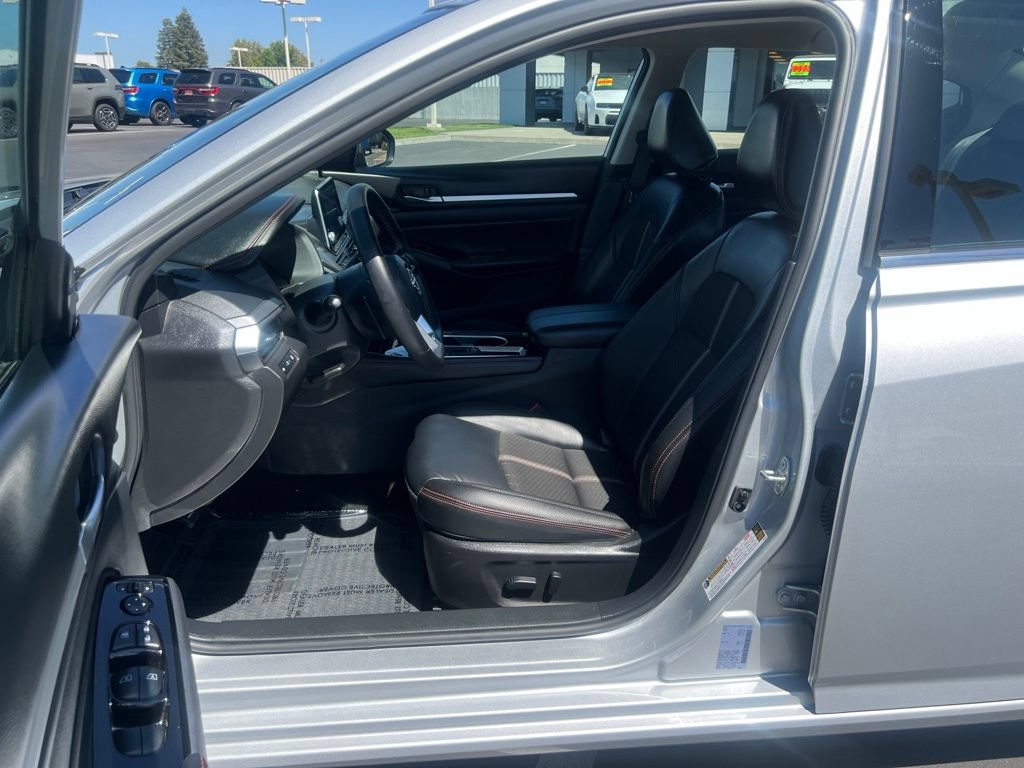 Used 2025 Nissan Altima 2.5 SR FWD image 30