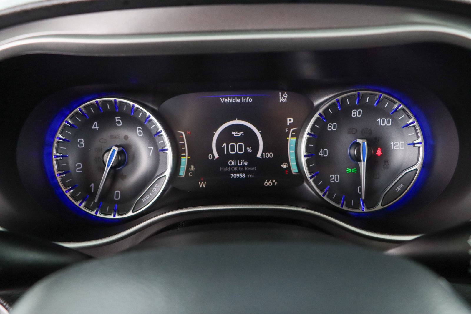 Used 2023 Chrysler Pacifica Touring-L FWD image 15