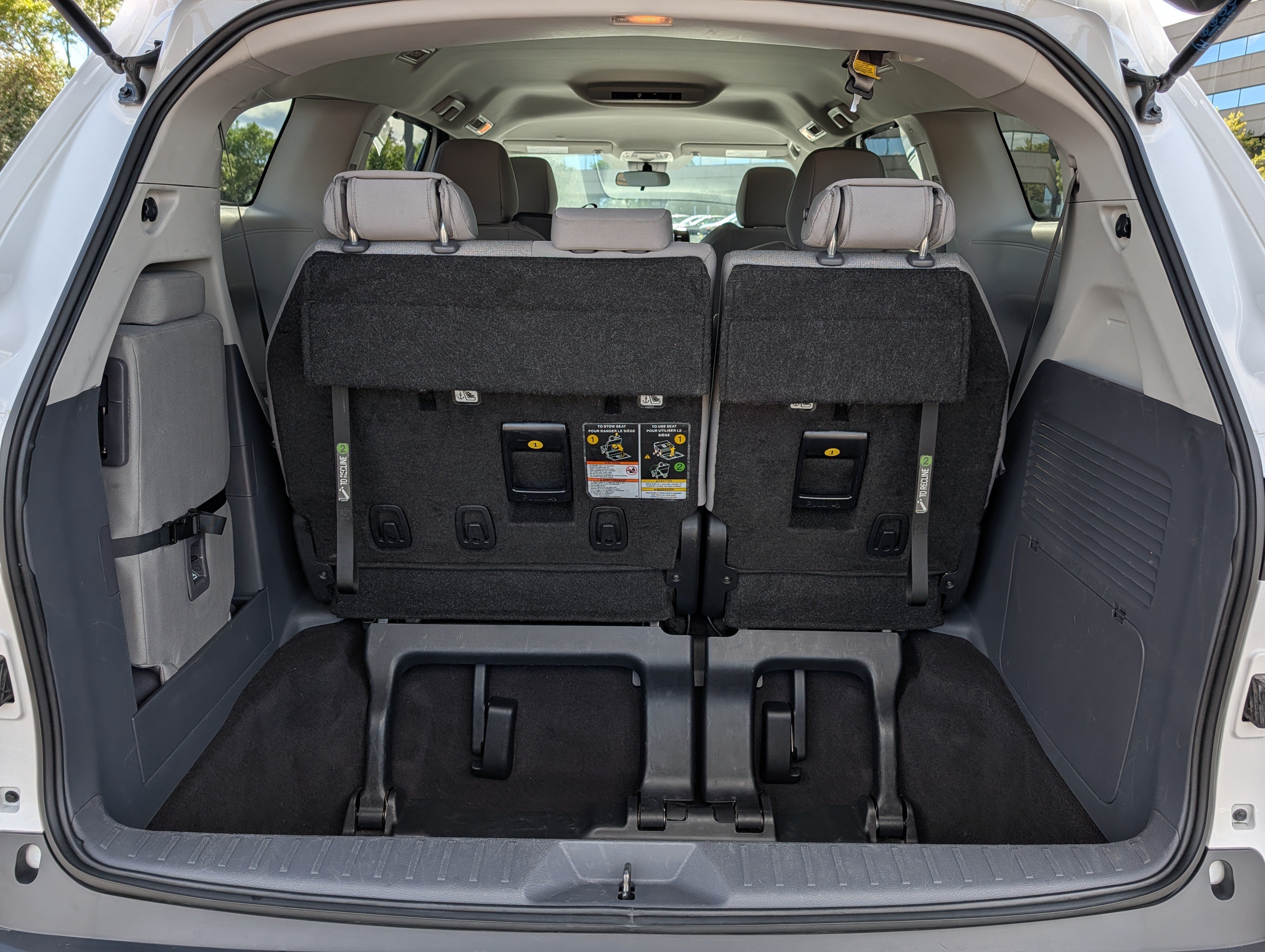 Used 2024 Toyota Sienna LE FWD image 18