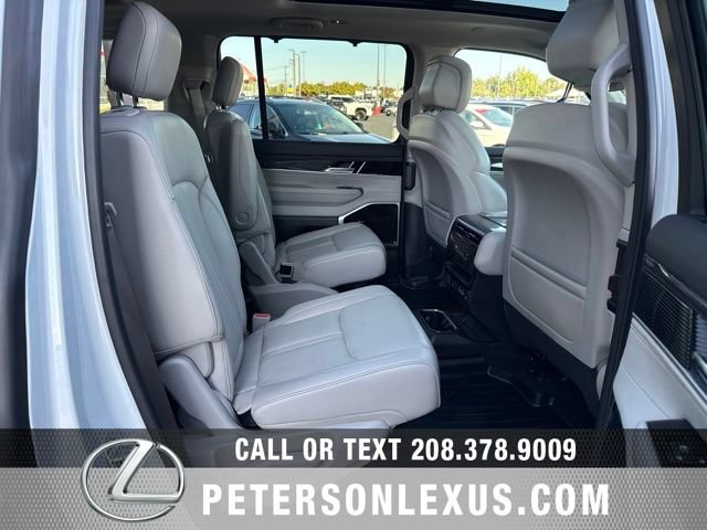 Used 2022 Jeep Wagoneer Series III w/ Premium Group I AWD/4WD image 20