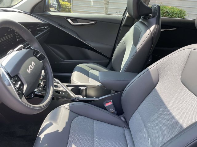 New 2026 Kia Niro EX FWD image 17