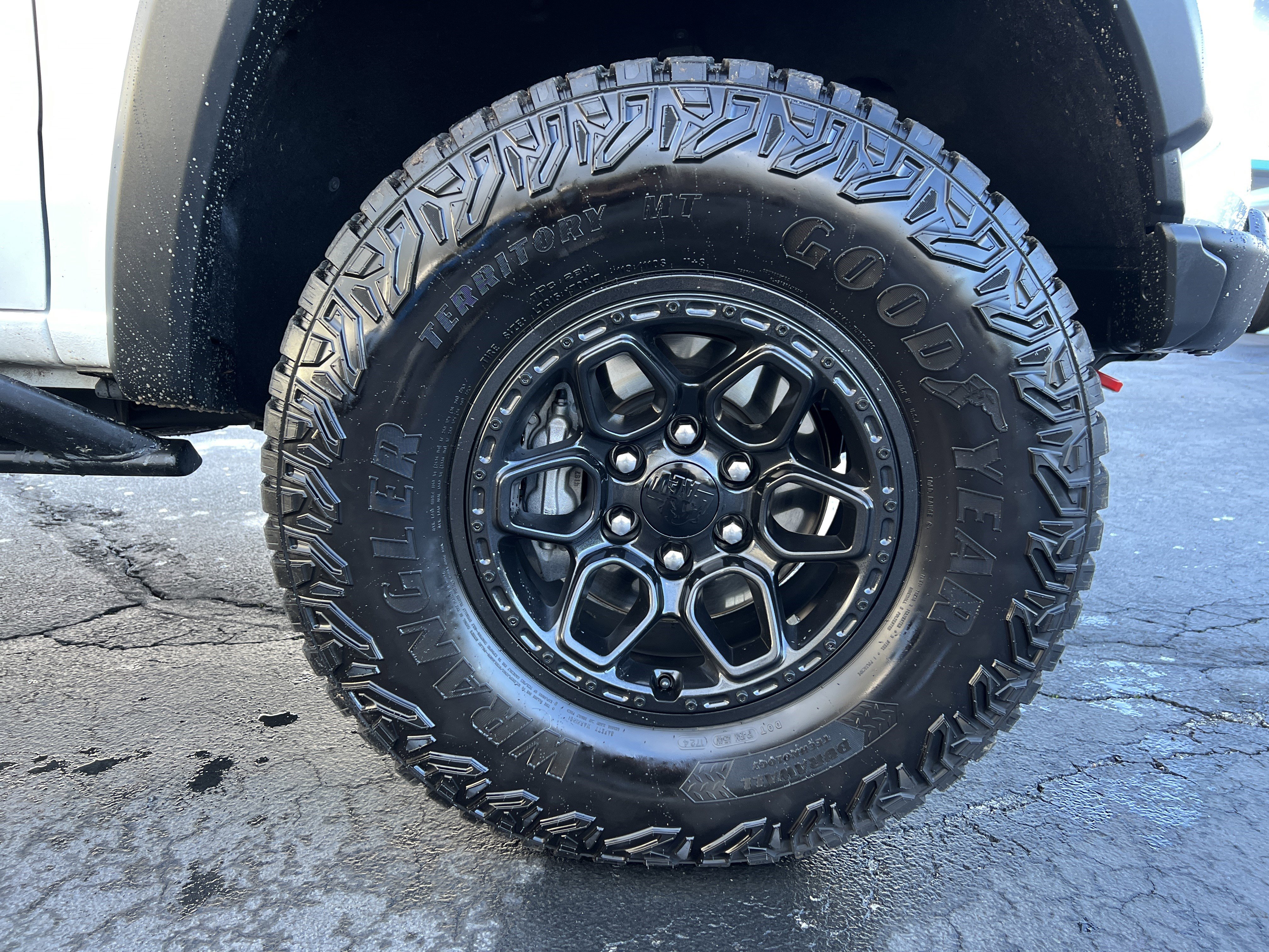 Certified 2024 Chevrolet Colorado ZR2 w/ ZR2 Bison Edition image 11