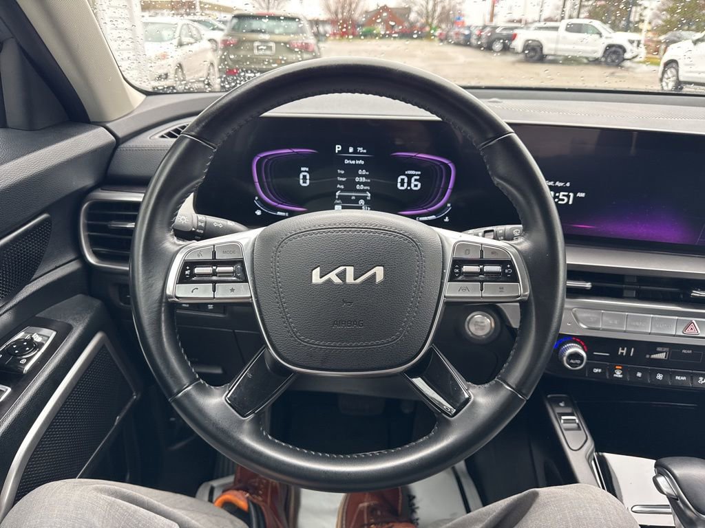 Used 2025 Kia Telluride S FWD image 19