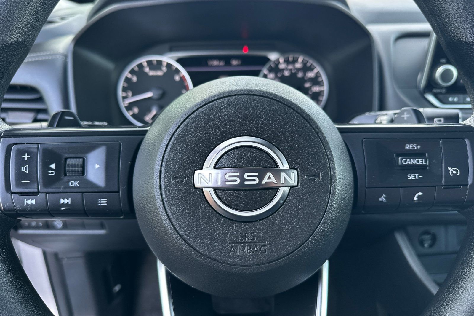 Used 2024 Nissan Rogue S image 34