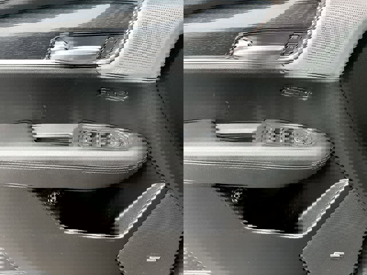 Used 2022 Cadillac XT5 Premium Luxury w/ LPO, Floor Liner Package image 33