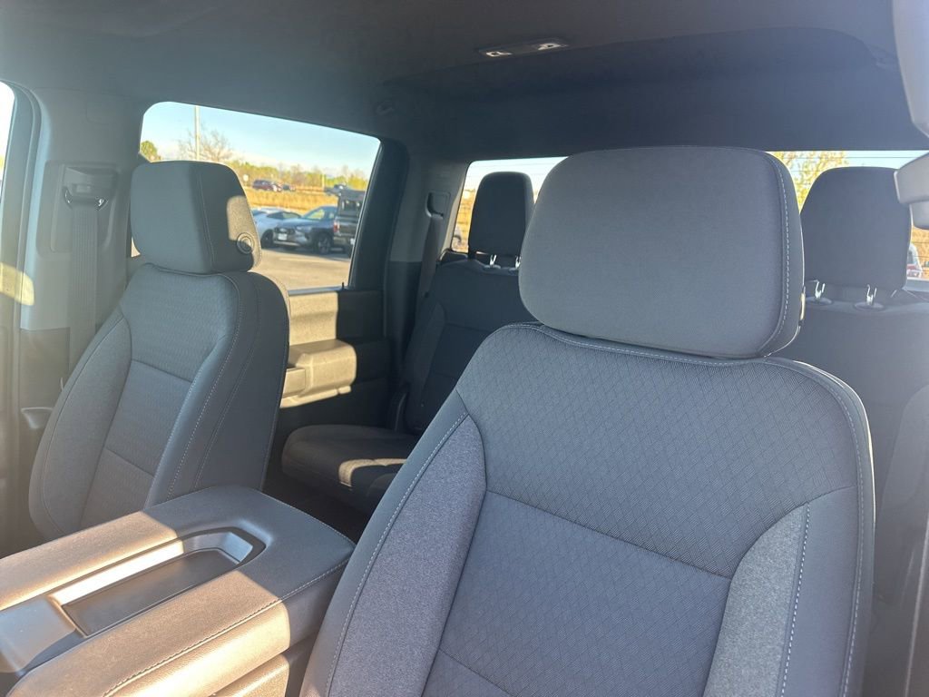 Used 2024 Chevrolet Silverado 2500 Custom w/ Custom Value Package image 15