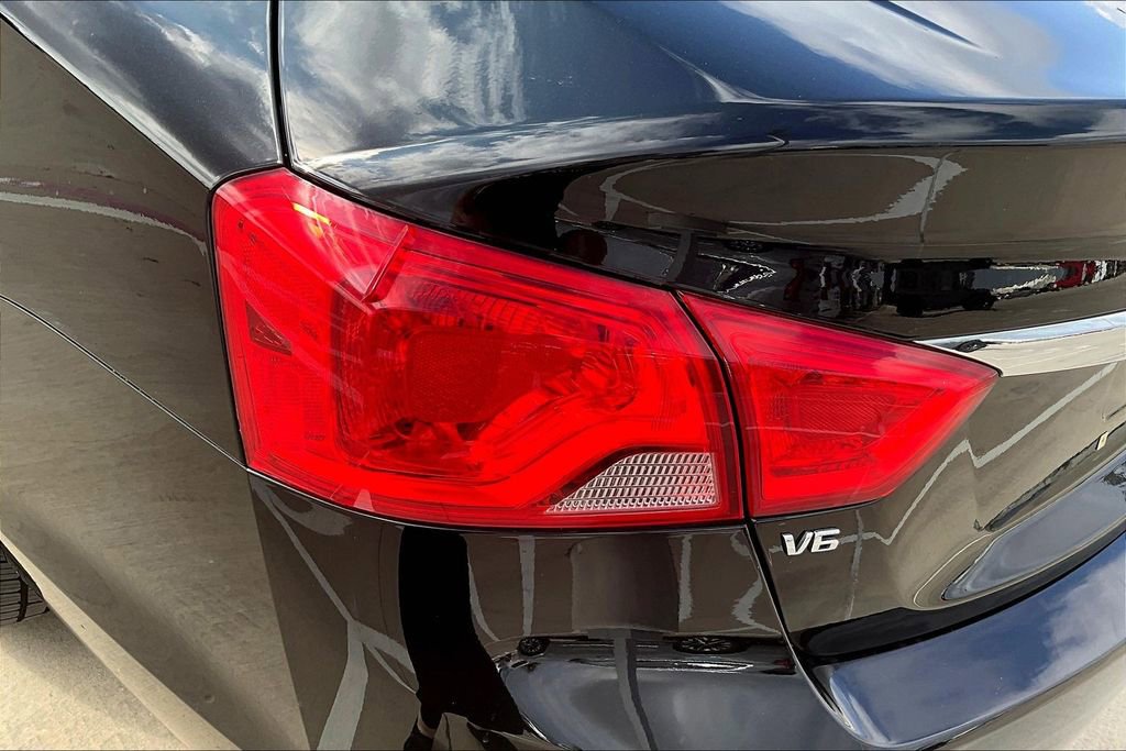 Used 2018 Chevrolet Impala LT image 39