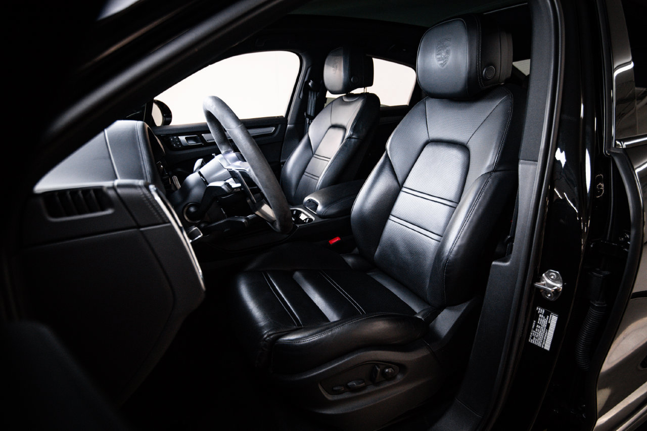 Certified 2023 Porsche Cayenne Platinum Edition AWD/4WD image 5