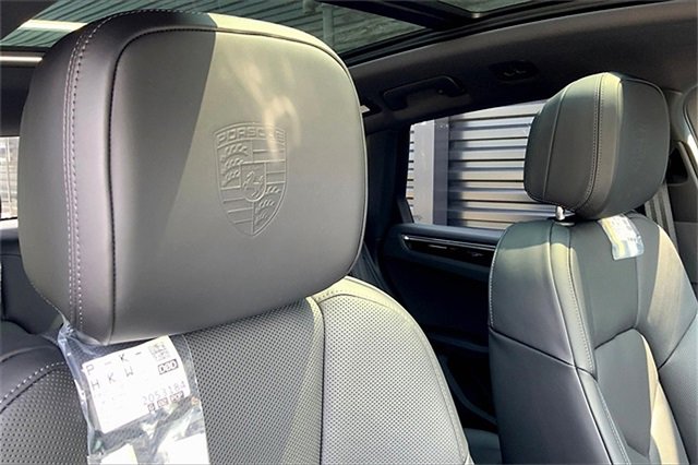 New 2025 Porsche Macan Turbo image 8