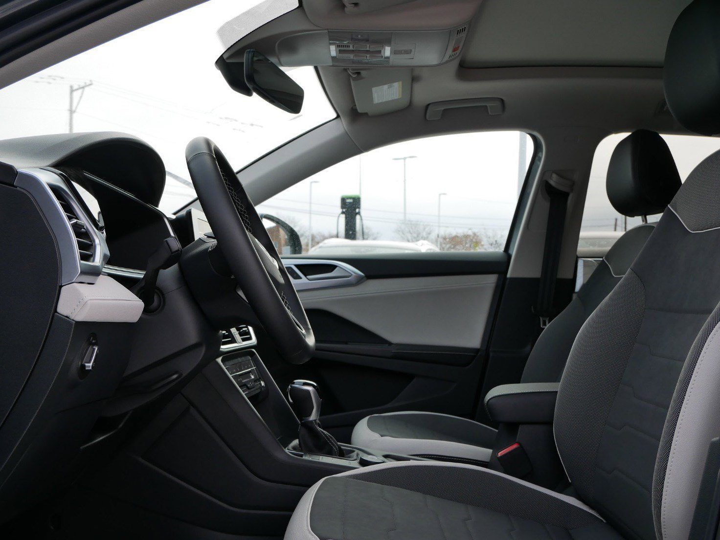 New 2026 Volkswagen Taos SE AWD/4WD image 3