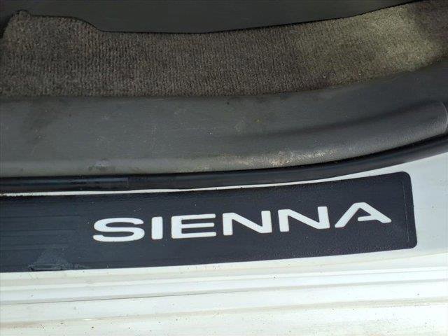 Used 2013 Toyota Sienna LE w/ Towing Pkg image 22