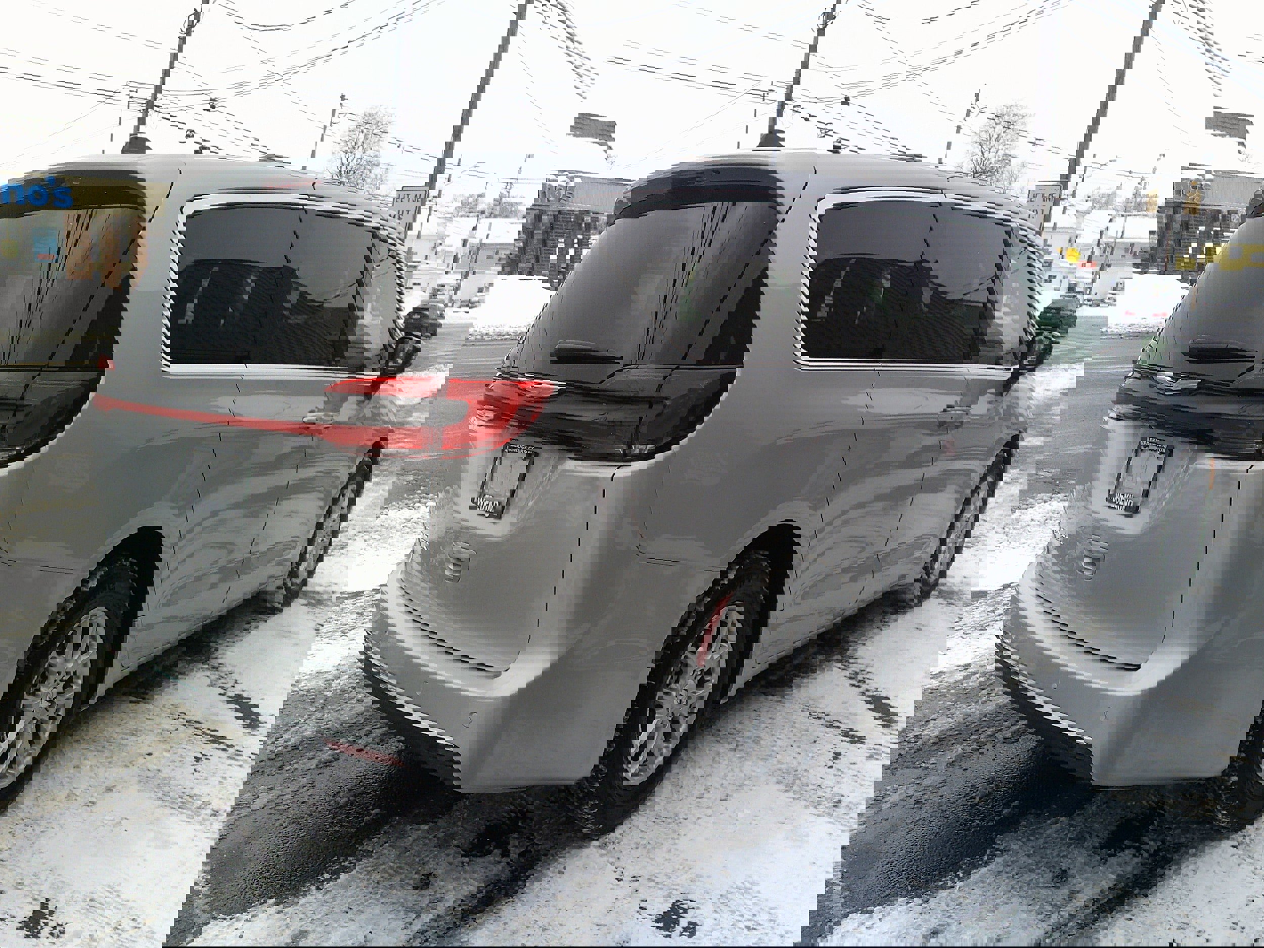 Used 2024 Chrysler Pacifica Touring-L image 5