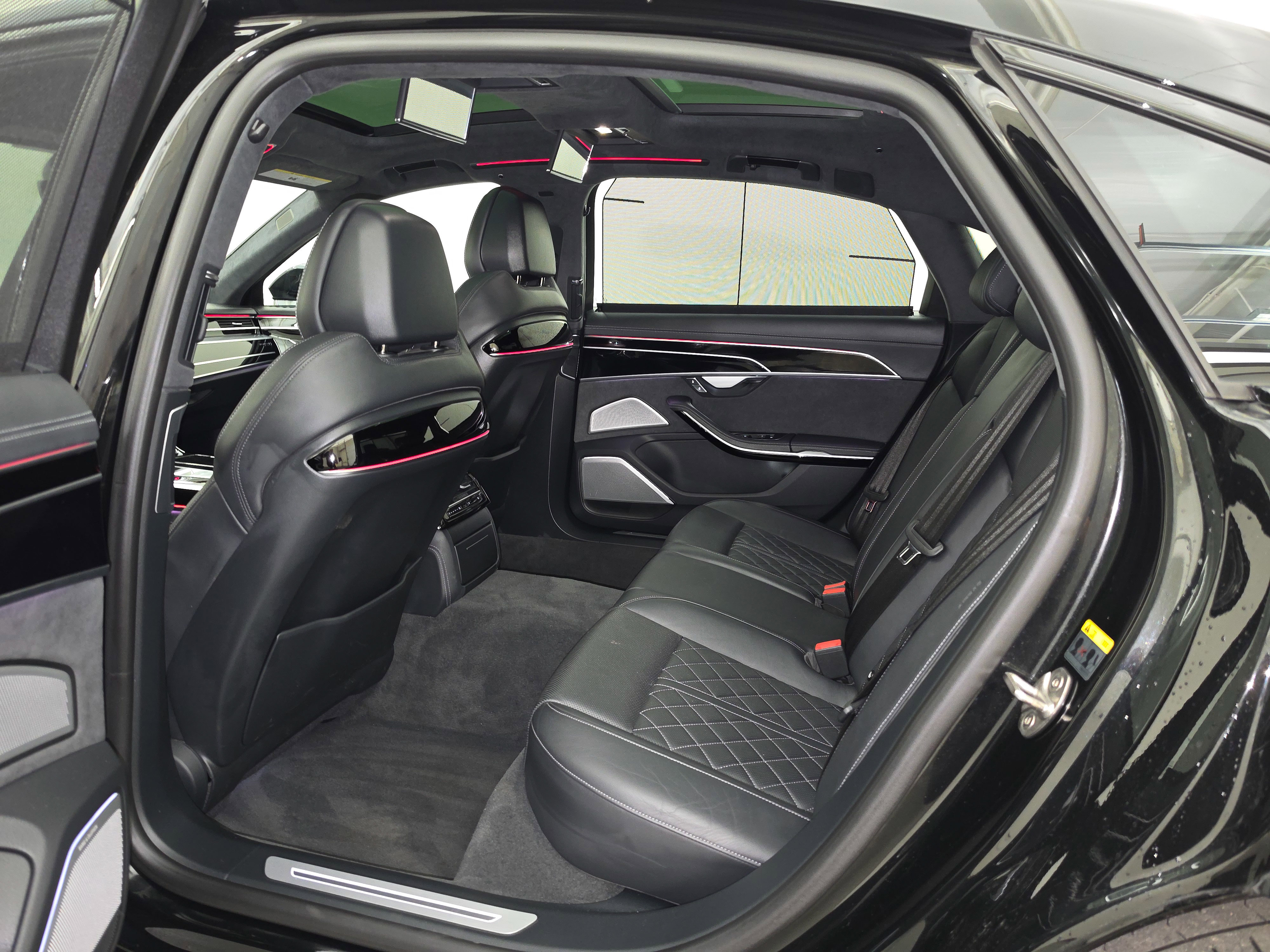 Used 2022 Audi S8 w/ S8 Comfort Plus Package AWD/4WD image 25