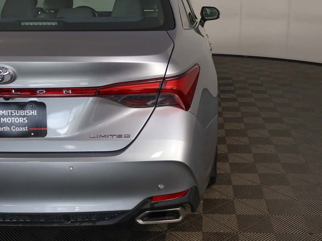 Used 2019 Toyota Avalon Limited image 20