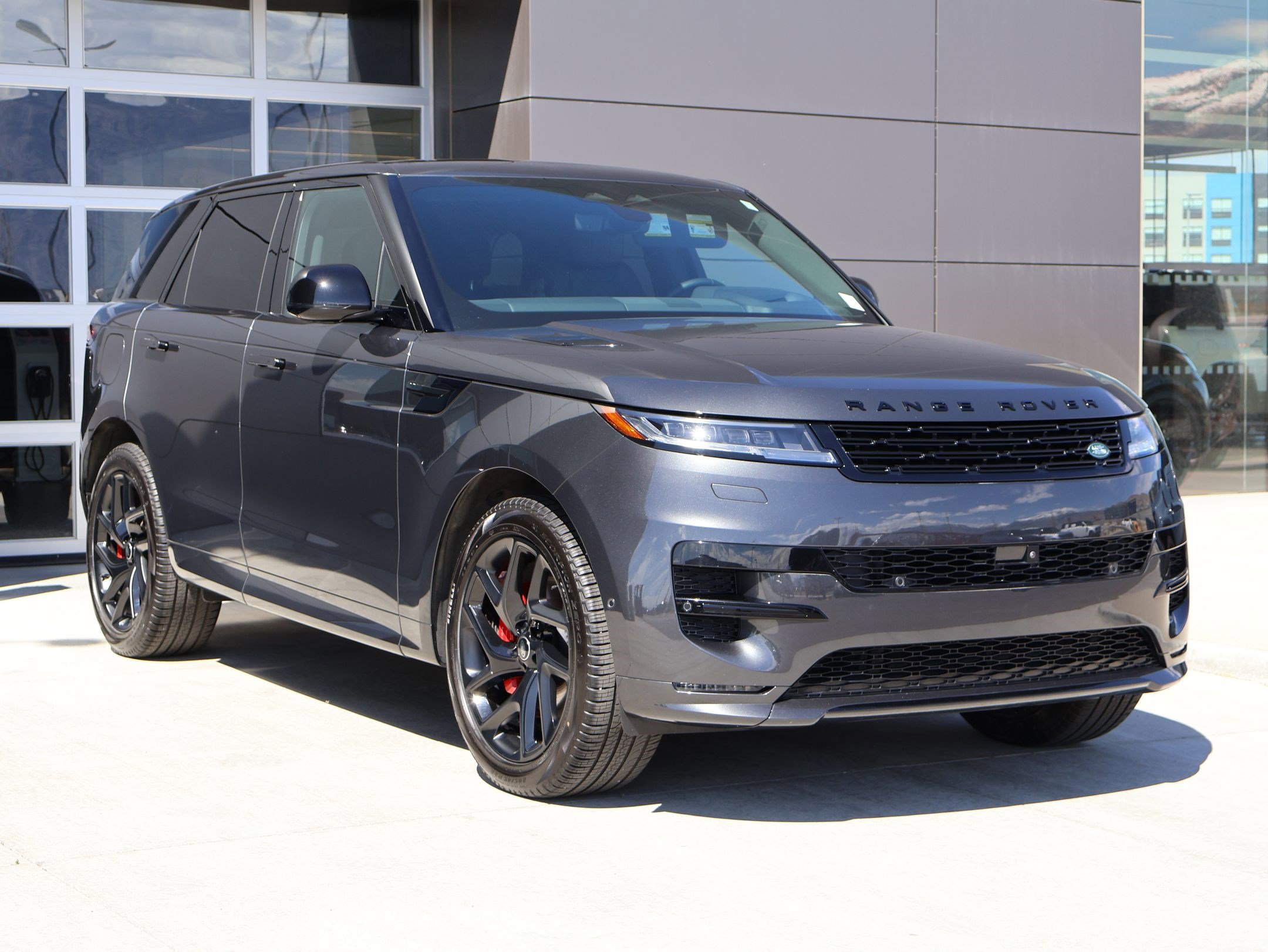 Certified 2024 Land Rover Range Rover Sport Dynamic SE image 3