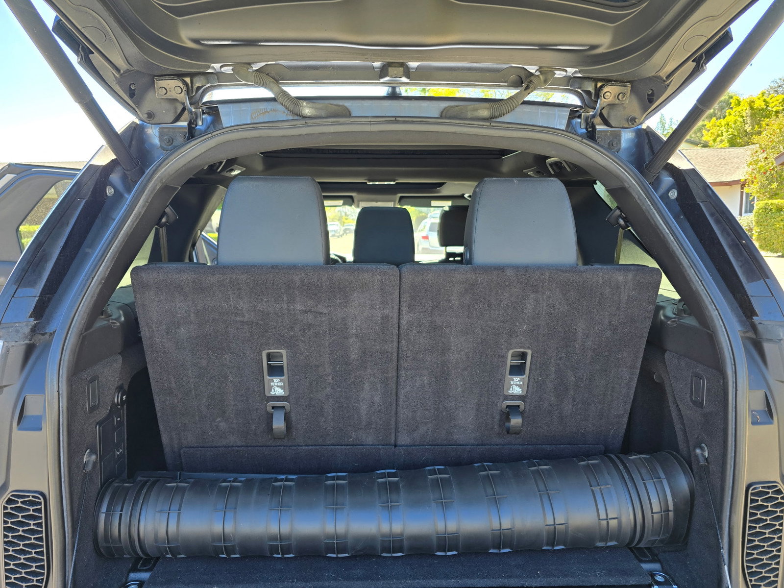 Used 2018 Land Rover Discovery HSE image 34