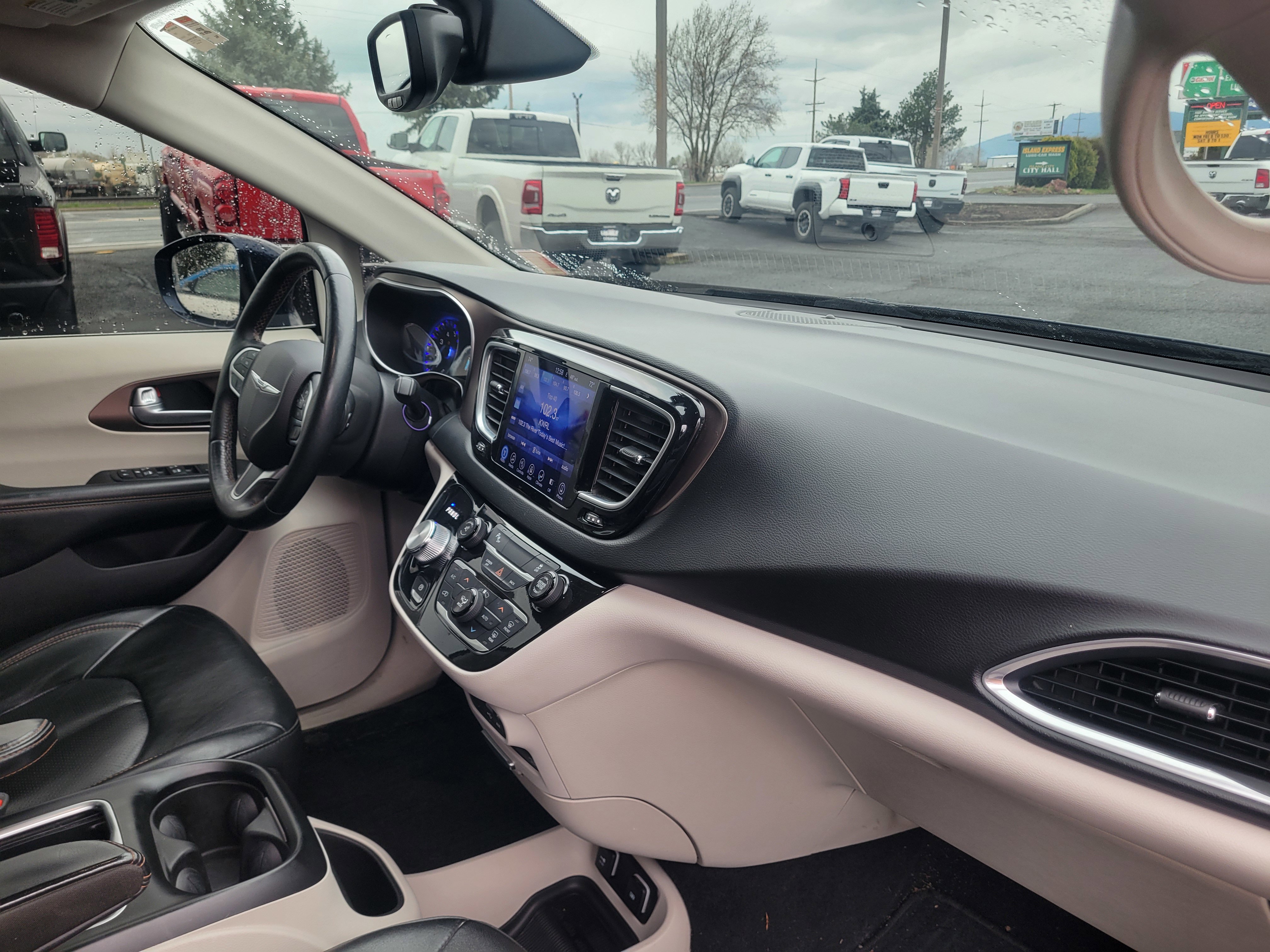 Used 2017 Chrysler Pacifica Touring-L Plus image 20