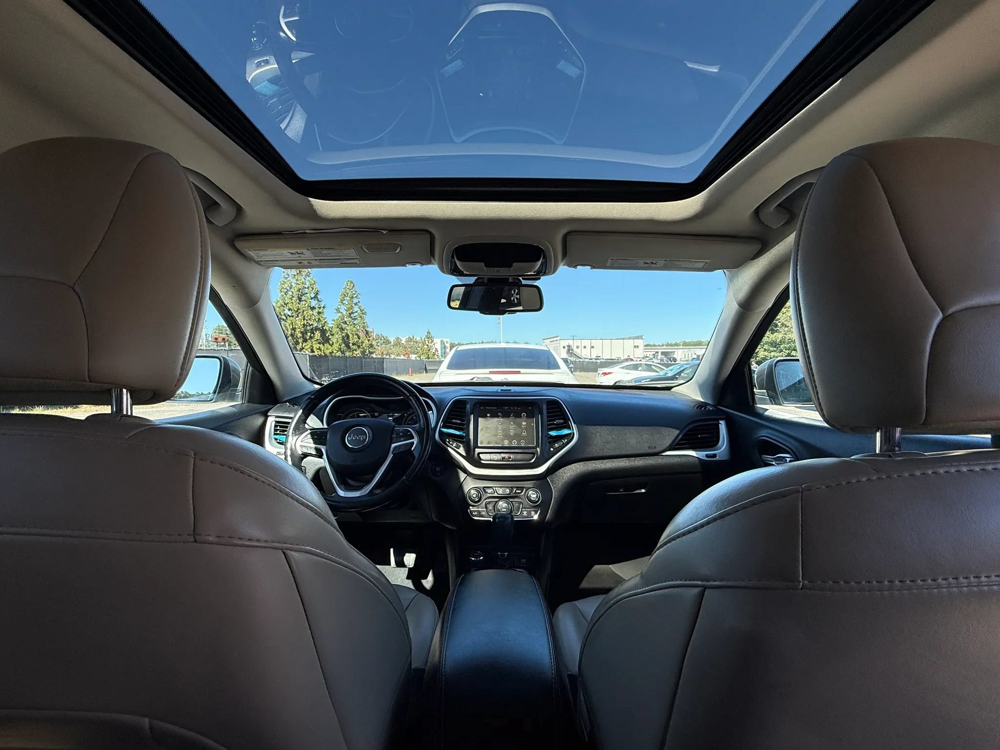 Used 2017 Jeep Cherokee Limited AWD/4WD image 23