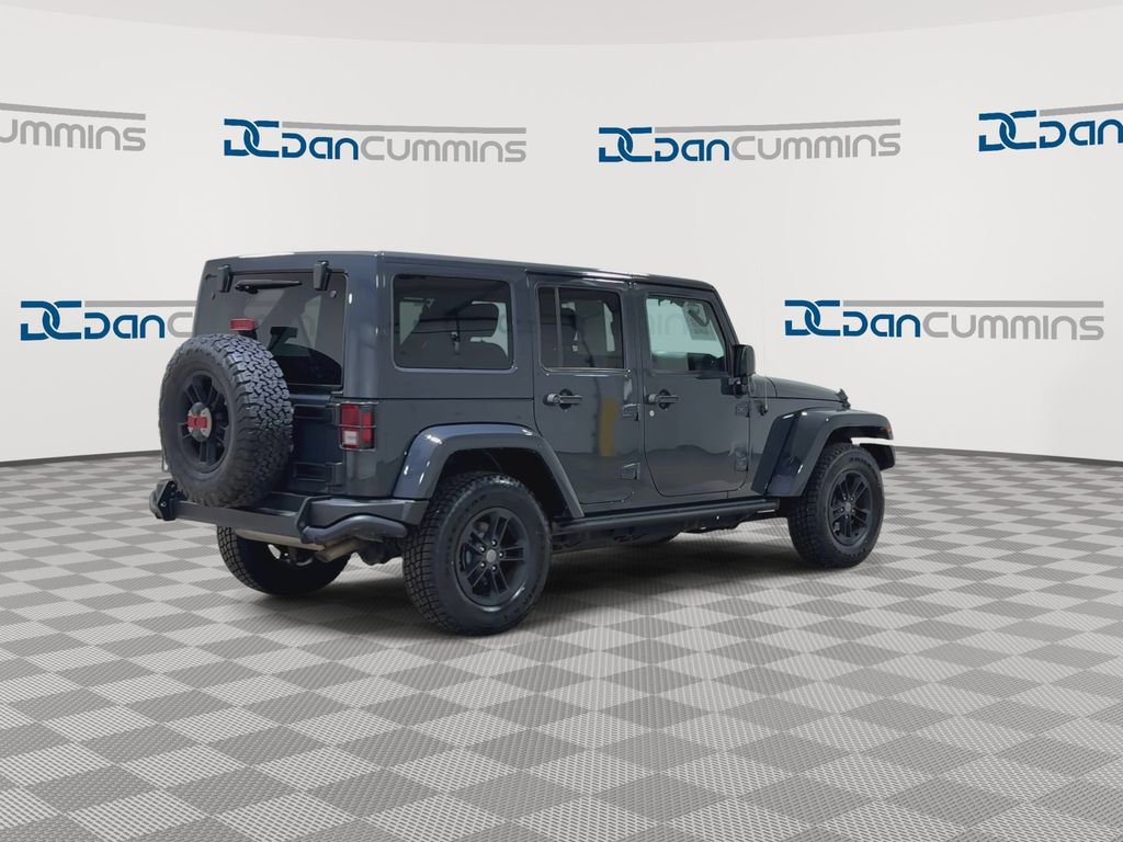 Used 2017 Jeep Wrangler Unlimited Sahara AWD/4WD image 9